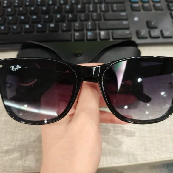 Ray-Ban Sunglasses | Classic Black Frame | Gradient Lenses | Unisex - Picture 1 of 6